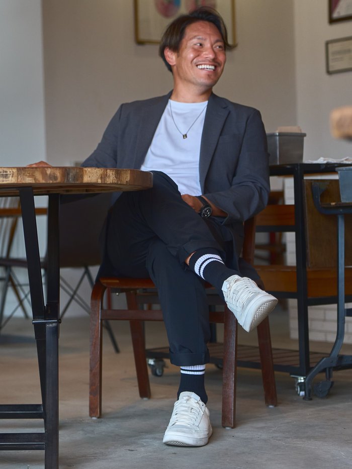 笑顔で談笑する津田知宏